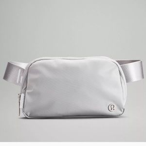 Lululemon Everywhere belt bag